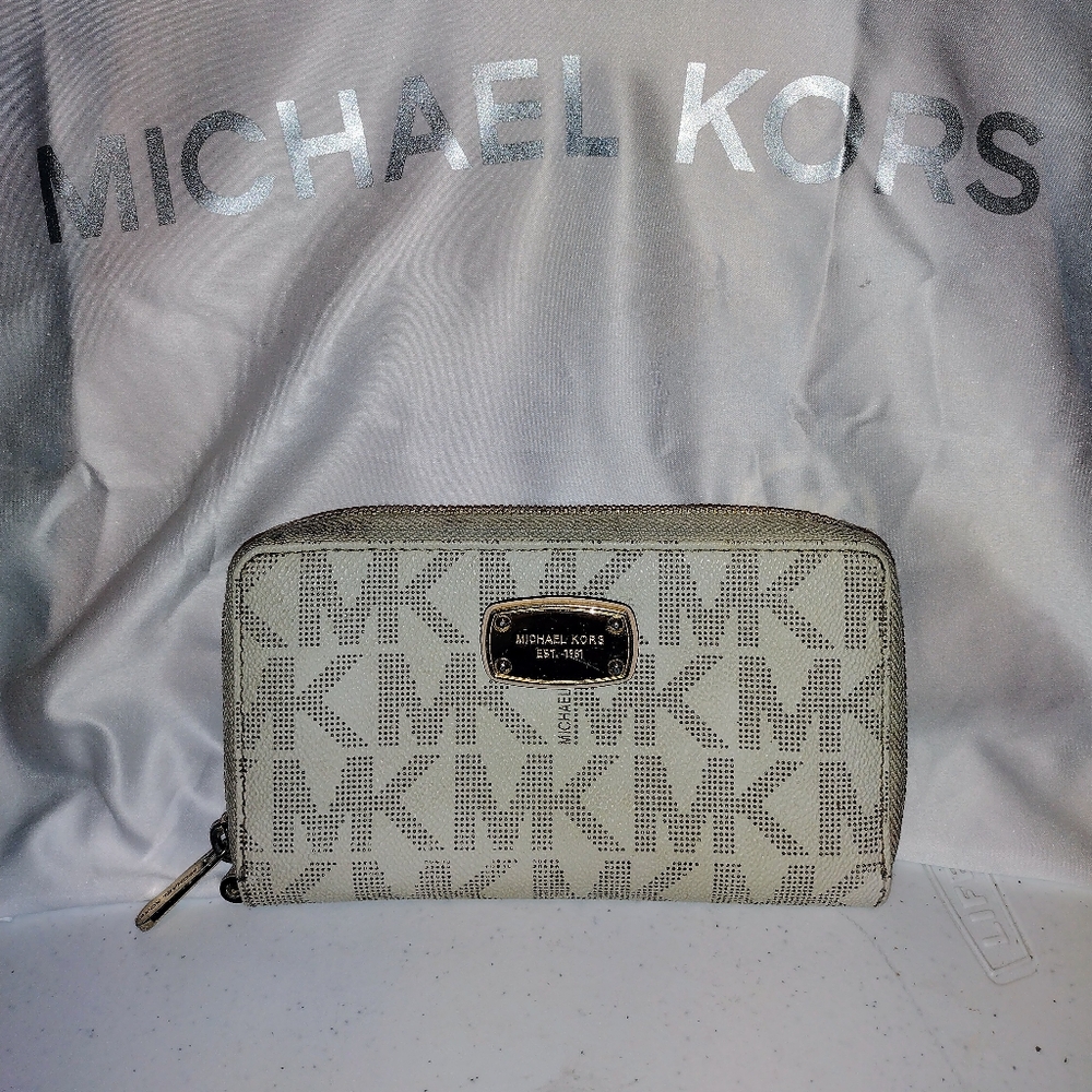 Michael Kors Vanilla Logo Wallet